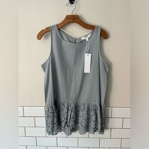 Sleeveless top/blouse